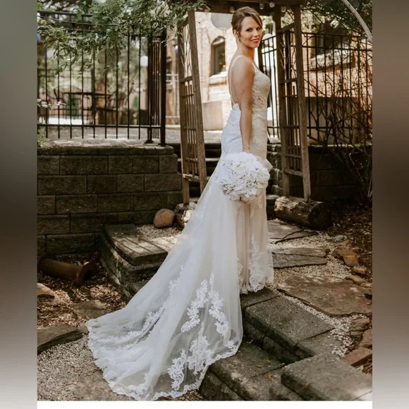 Bridal Wedding Gown Fit and Flare - Picture 6 of 8